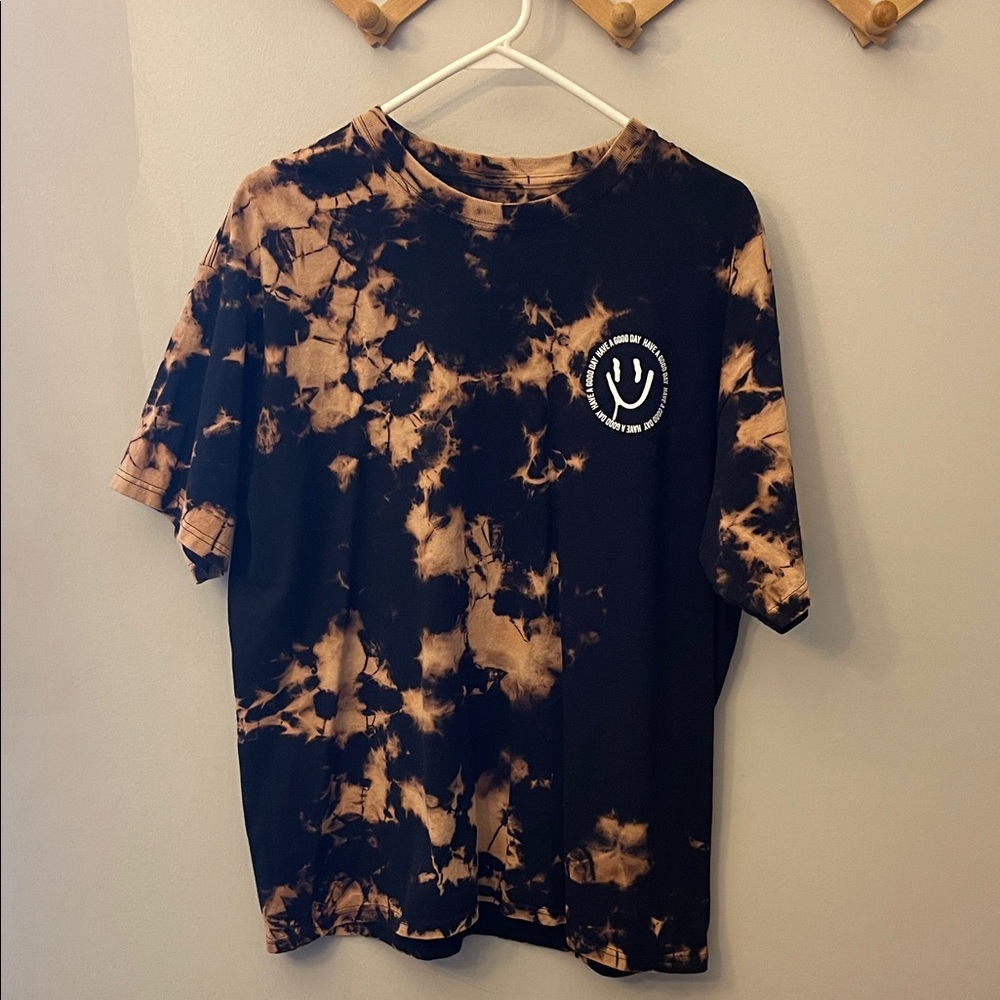 Chemistry Black and Tan Tie-Dye Short Sleeve Tee